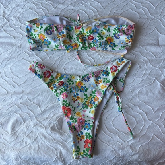 SHEIN Floral Butter Yellow and White Lace Bandeau Bikini Sets - Picture 7 of 10